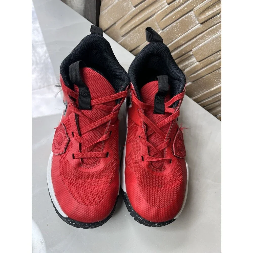 Nike Team Hustle D 11 (GS) Basketball Shoes Red Sneakers Youth 2 Y Big Kids Boys